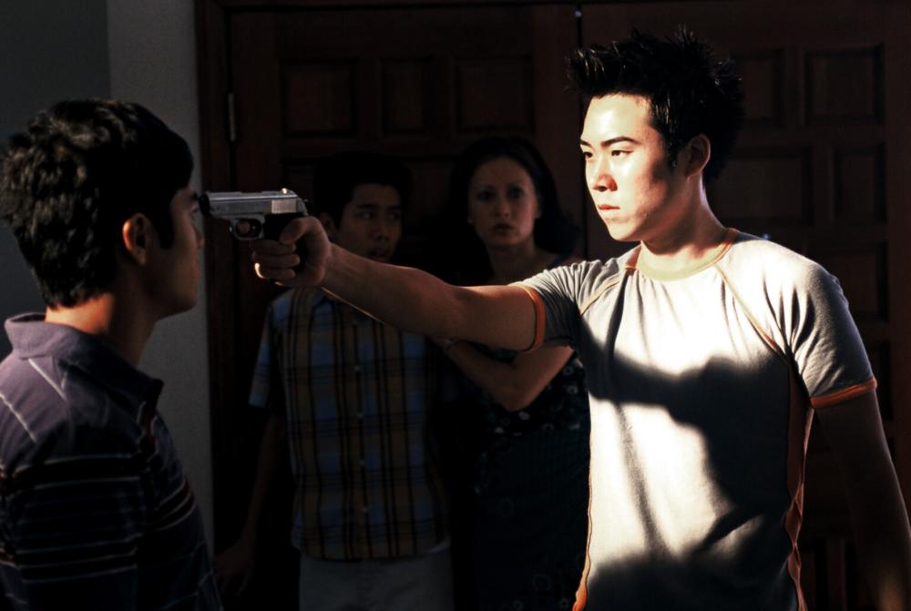 ETHAN MAO, from left: Kevin Kleinberg, David Tran, Julia Nickson, Jun Hee LEE, 2004. ©Margin Films