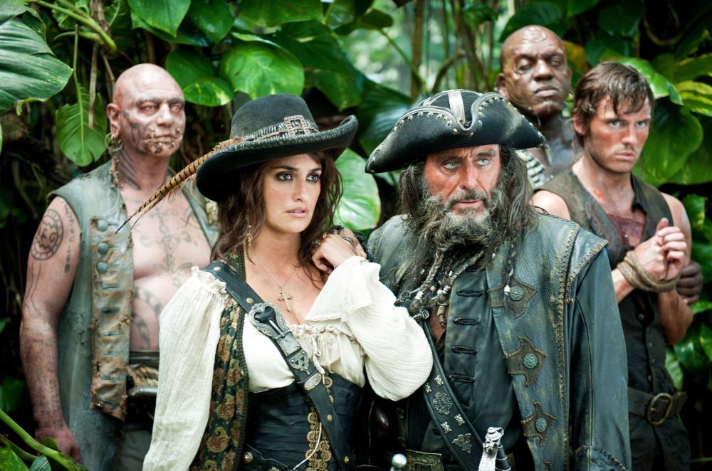 PIRATES OF THE CARIBBEAN: ON STRANGER TIDES, from left: Ian Mercer, Penelope Cruz, Ian McShane, DeObia Oparei, Sam Claflin, 2011. ph: Peter Mountain/©Walt Disney Pictures