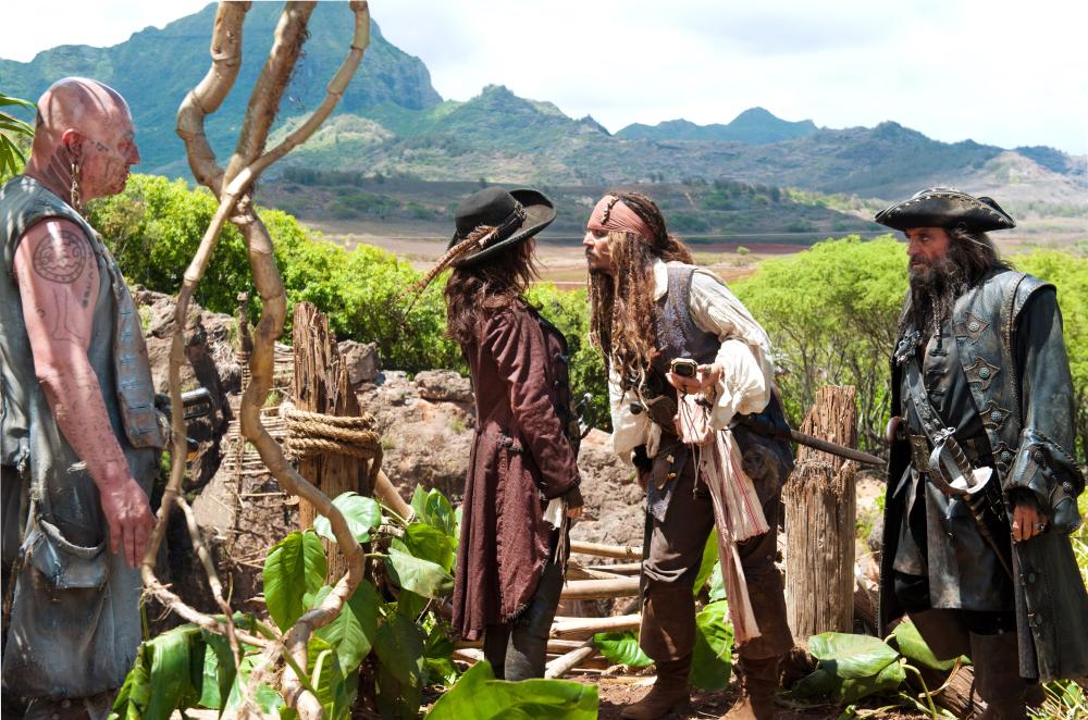 PIRATES OF THE CARIBBEAN: ON STRANGER TIDES, from left: Ian Mercer, Penelope Cruz, Johnny Depp, Ian McShane, 2011. ph: Peter Mountain/©Walt Disney Pictures