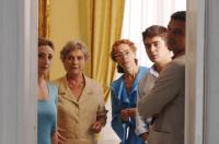 LOOSE CANNONS, (aka MINE VAGANTI), from left: Lunetta Savino, Ilaria Occhini, Elena Sofia Ricci, Riccardo Scamarcio, Alessandro Preziosi, 2010. ©01 Distribuzione