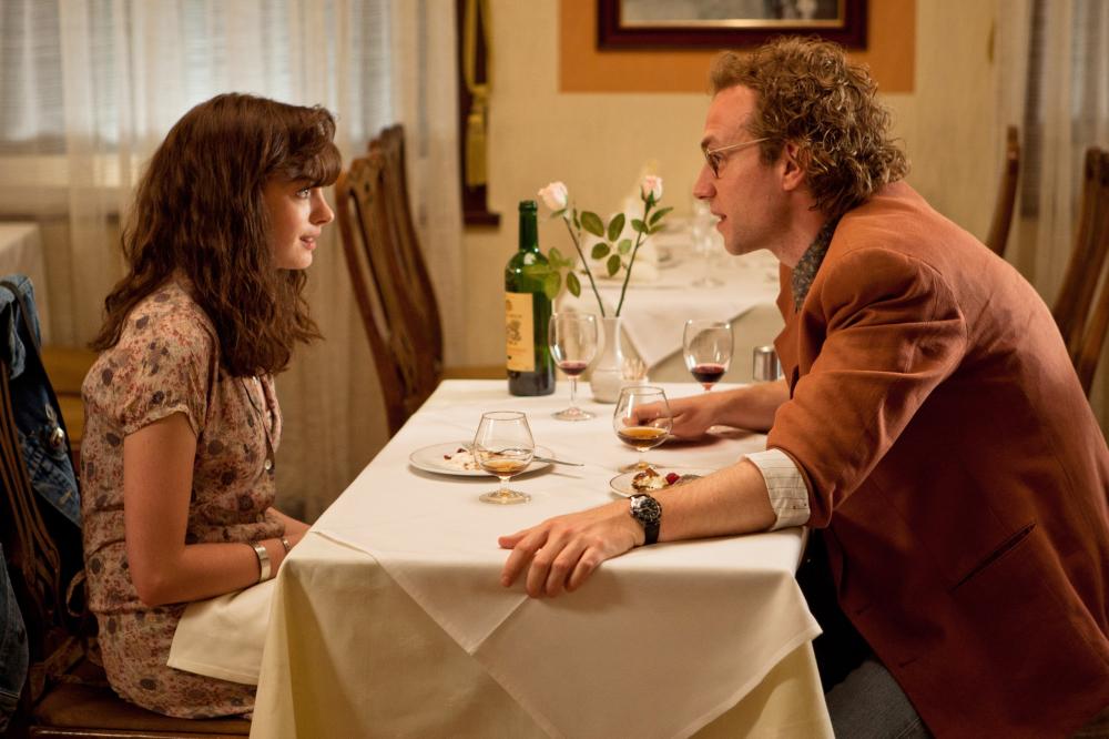 ONE DAY, l-r: Anne Hathaway, Rafe Spall, 2011, ph: Giles Keyte/©Focus Features