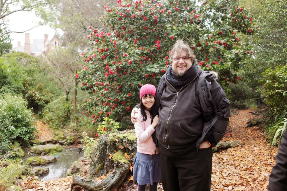 DON'T BE AFRAID OF THE DARK, from left: Bailee Madison, writer Guillermo del Toro, on set, 2010. ph: Carolyn Johns/©FilmDistrict