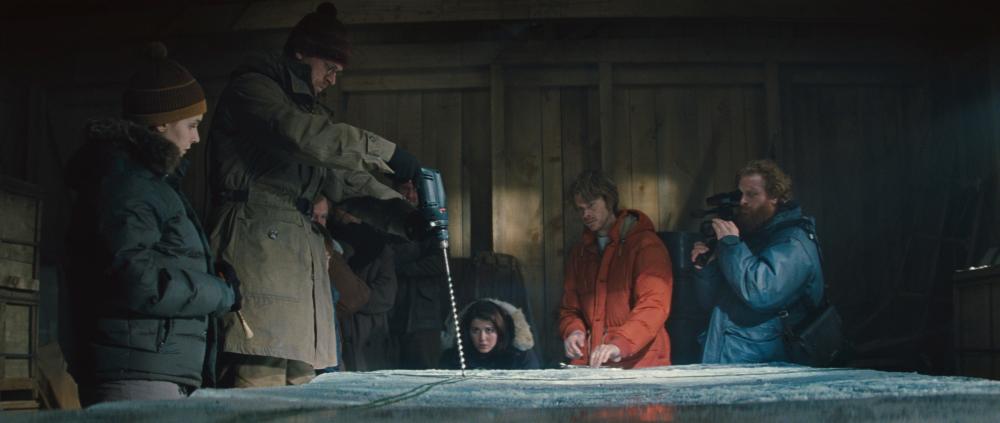 THE THING, from left: Kim Bubbs, Carsten Bjornlund, Mary Elizabeth Winstead, Eric Christian Olsen, Kristofer Hivju, 2011. ©Universal Pictures