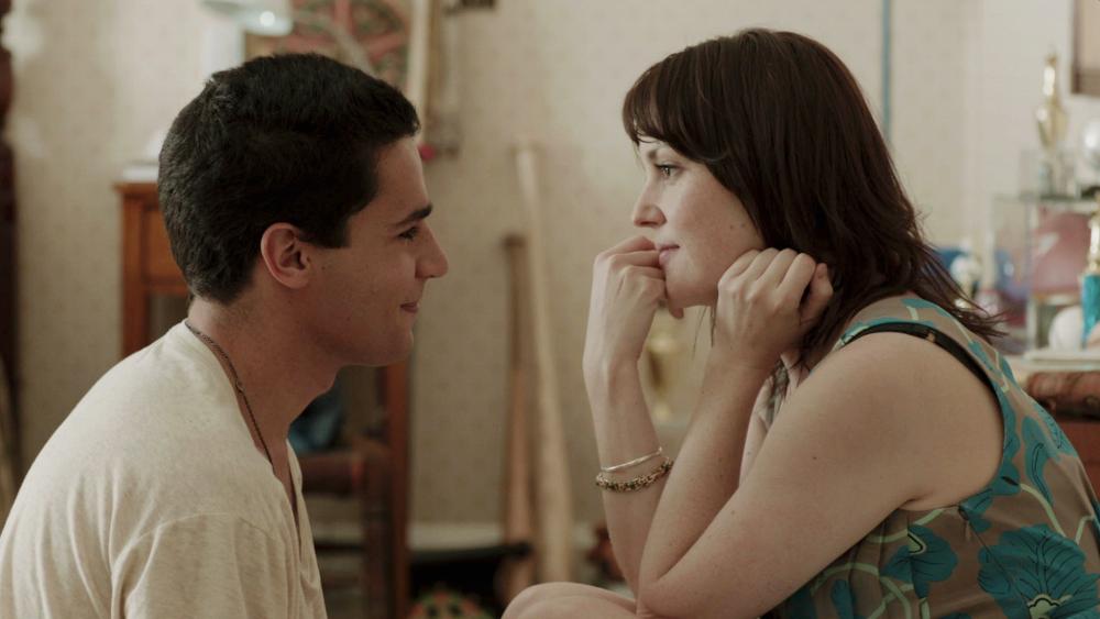 HELLO I MUST BE GOING, from left: Christopher Abbott, Melanie Lynskey, 2012. Ph: Julie Kirkwood/©Oscilloscope Pictures
