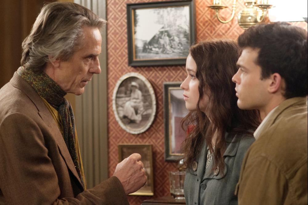 BEAUTIFUL CREATURES, from left: Jeremy Irons, Alice Englert, Alden Ehrenreich, 2013. ph: John Bramley/©Warner Bros. Pictures