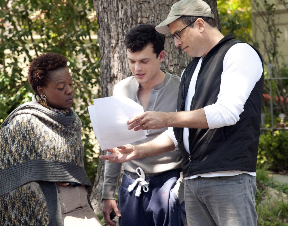 BEAUTIFUL CREATURES, from left: Viola Davis, Alden Ehrenreich, director Richard LaGravenese, on set, 2013. ph: John Bramley/©Warner Bros. Pictures