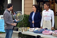 The Neighbors, Jami Gertz (L), Toks Olagundoye (R), 'Mo Purses Mo Money Mo Problems', Season 1, Ep. #21, 03/20/2013, ©ABC