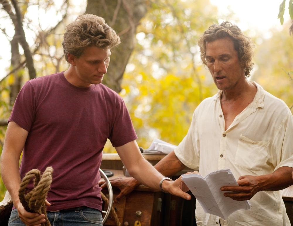MUD, from left: director Jeff Nichols, Matthew McConaughey, on set, 2012. ph: Jim Bridges/©Roadside Attractions