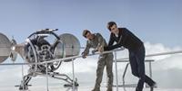 OBLIVION, from left: Tom Cruise, director Joseph Kosinski, on set, 2013./©Universal Pictures
