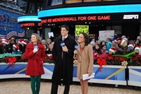 Good Morning America, Josh Elliott (L), Amy Robach (R), 11/03/1975, ©ABC