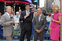 Good Morning America, Sam Champion (L), Josh Elliott (C), Lara Spencer (R), 11/03/1975, ©ABC