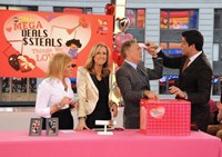 Good Morning America, Lara Spencer (L), Sam Champion (C), Josh Elliott (R), 11/03/1975, ©ABC