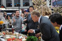 Good Morning America, Josh Elliott (L), George Stephanopoulos (R), 11/03/1975, ©ABC