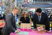 Good Morning America, Sam Champion (L), Josh Elliott (R), 11/03/1975, ©ABC