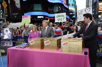 Good Morning America, Sam Champion (L), Josh Elliott (R), 11/03/1975, ©ABC