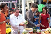 Good Morning America, Robin Roberts (L), Emeril Lagasse (C), Josh Elliott (R), 11/03/1975, ©ABC