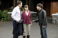 Grimm, Currie Graham (L), Jodie Harwood (C), David Giuntoli (R), 'Bears Will Be Bears', Season 1, Ep. #2, 11/04/2011, ©KSITE