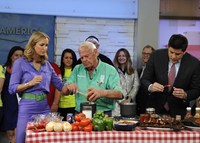 Good Morning America, Lara Spencer (L), Josh Elliott (R), 11/03/1975, ©ABC