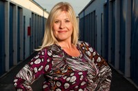 Storage Wars, Laura Dotson, 12/01/2010, ©AETV