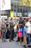 Good Morning America, Sam Champion (L), Josh Elliott (C), Shaquille O'Neal (R), 11/03/1975, ©ABC