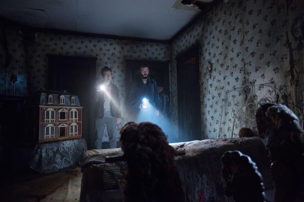 INSIDIOUS: CHAPTER 2, l-r: Leigh Whannell, Angus Sampson, 2013, ph: Matt Kennedy/©FilmDistrict