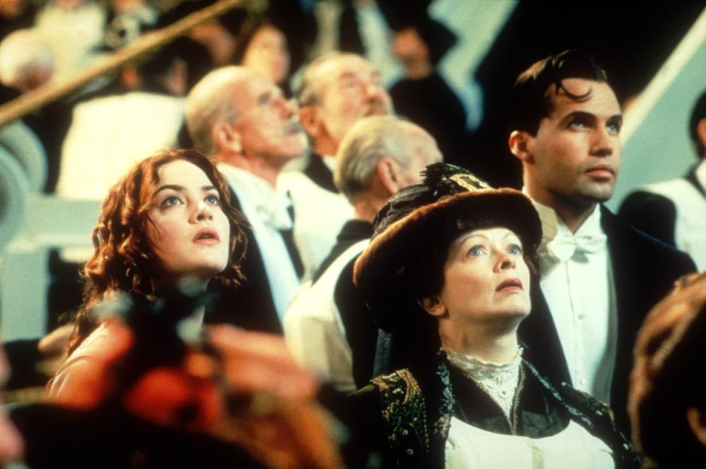 TITANIC, Kate Winslet, Frances Fisher, Billy Zane, 1997, looking. TM and Copyright (c) 20th Century Fox Film Corp. All rights reserved..