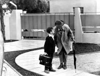 MON ONCLE, (aka MY UNCLE), from left: Alain Becourt, Jacques Tati, 1958
