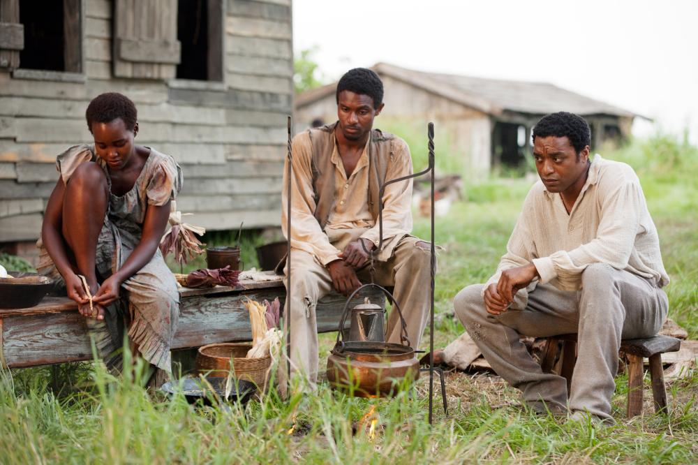 12 YEARS A SLAVE, Lupita Nyong'o (left), Chiwetel Ejiofor (right), 2013. ph: Francois Duhamel/TM and Copyright ©Fox Searchlight Pictures. All rights reserved.