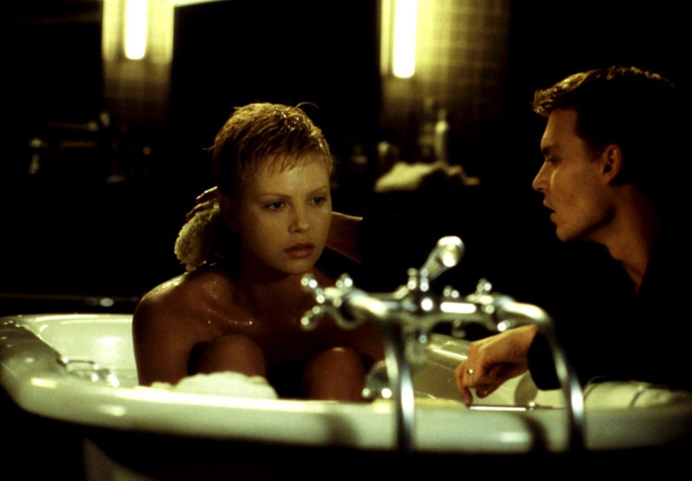 THE ASTRONAUT'S WIFE, Charlize Theron, Johnny Depp, 1999, bathtub