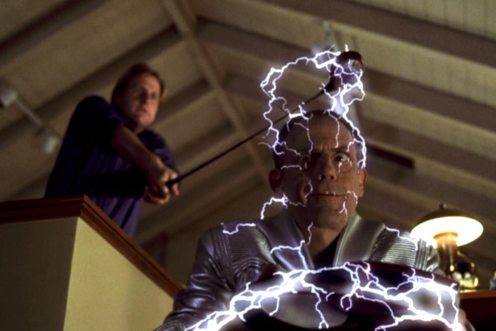 MY FAVORITE MARTIAN, Jeff Daniels, Christopher Lloyd, 1999, electricity