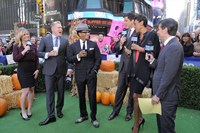Good Morning America, from left: Sara Haines, Sam Champion, D.L. Hughley, Josh Elliott, Robin Roberts, George Stephanopoulos, 'Season', ©ABC