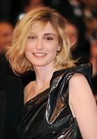 CANNES - MAY 20: Julie Gayet attends 'The Exchange' Premiere at the Palais Des Festivals during the 61st International Cannes Film Festival May 20, 2008 in Cannes, France. (Photo by Anthony Harvey/PictureGroup) (ZB3025_223991_06980) Anthony Harvey/Photosho