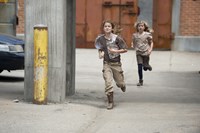 Talking Dead, Brighton Sharbino (L), Kyla Kenedy (R), 10/16/2011, ©AMC