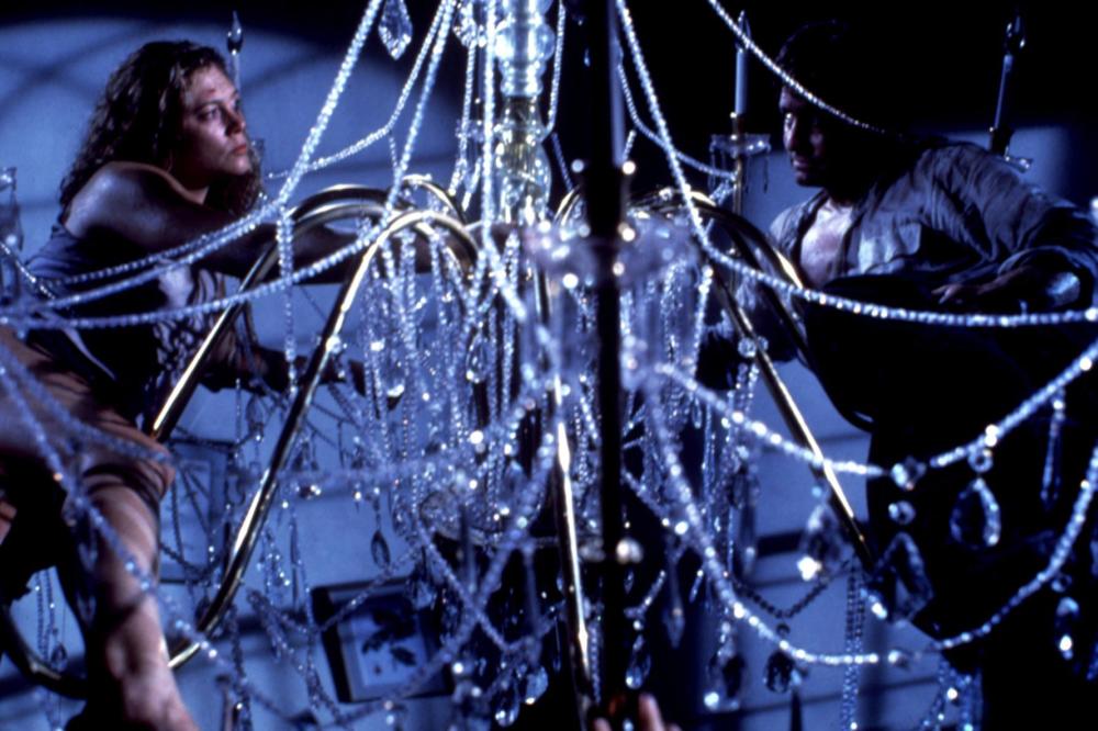 WAR OF THE ROSES, THE, Kathleen Turner, Michael Douglas, 1989. TM and Copyright (c) 20th Century Fox Film Corp. All rights reserved..