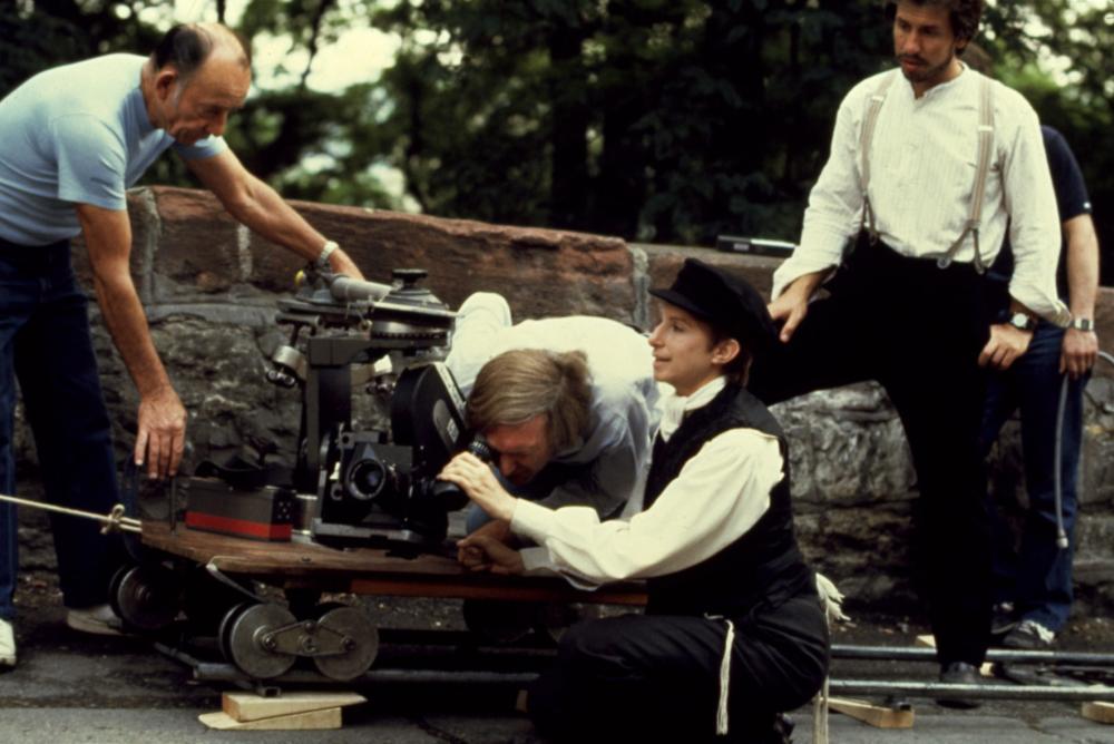 YENTL, Barbra Streisand, Mandy Patinkin, 1983, lining up a shot