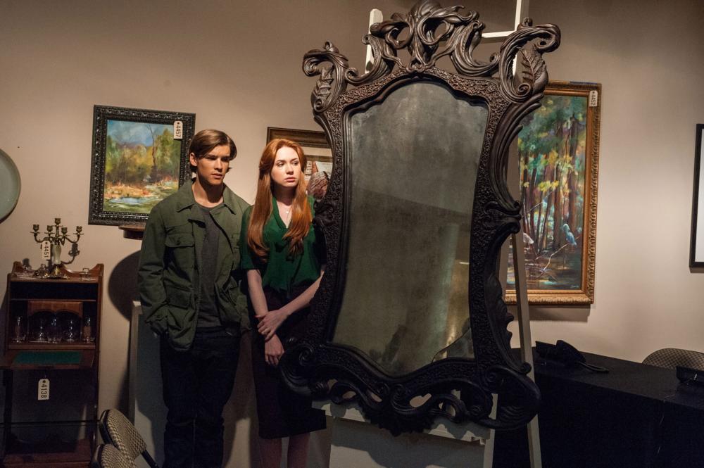 OCULUS, from left: Brenton Thwaites, Karen Gillan, 2013. ph: John Estes/©Relativity Media