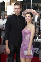 Pierson Fode, Victoria Justice at arrivals for 2014 MTV Movie Awards - Arrivals 2, Nokia Theatre L.A. LIVE, Los Angeles, CA April 13, 2014. Photo By: Emiley Schweich/Everett Collection