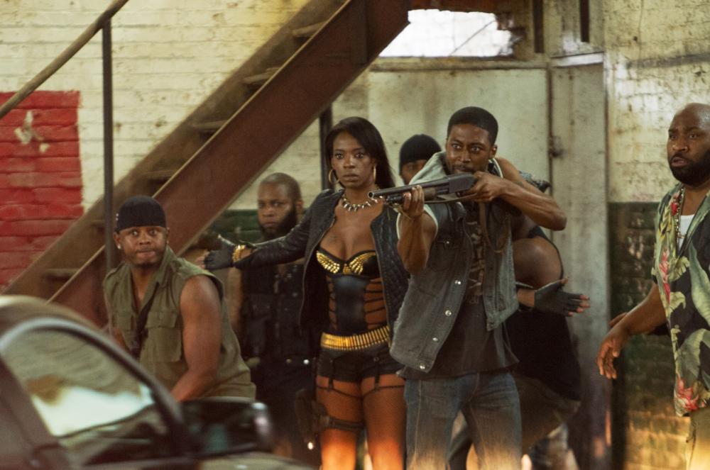 BRICK MANSIONS, Ayisha Issa (in gold and black), Gouchy Boy (far right), 2014. ph: Philippe Bosse/©Relativity Media