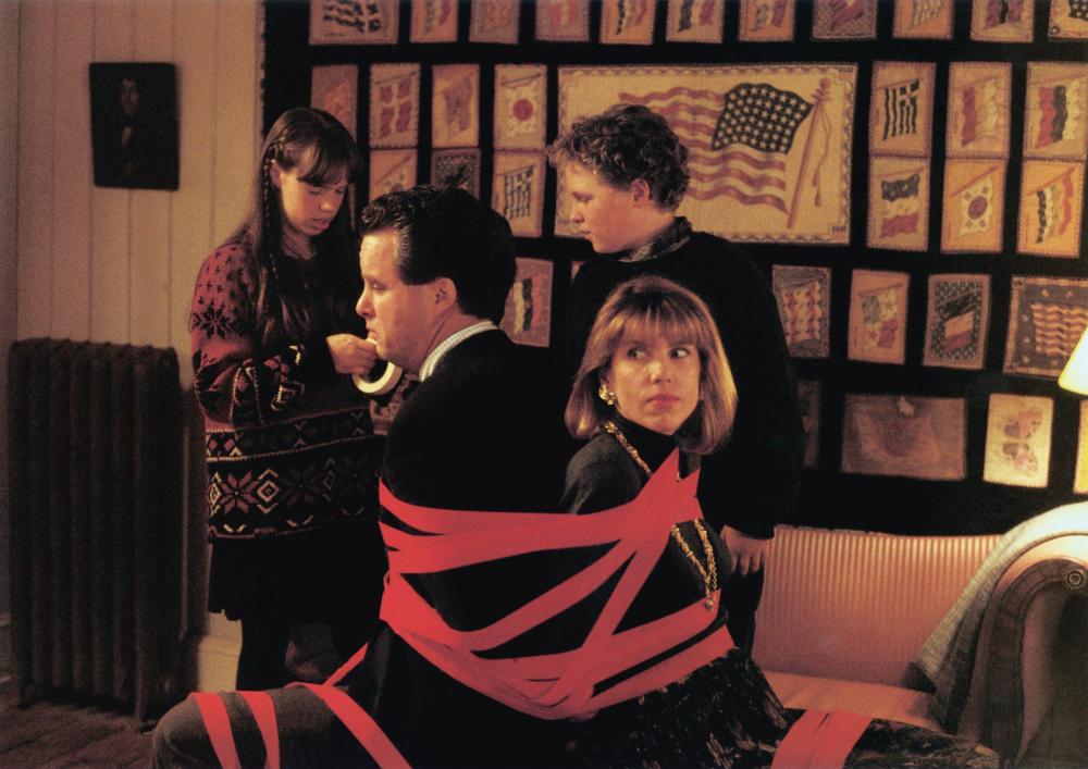 THE REF, foreground: Adam LeFevre, Christine Baranski, background: Ellie Raab, Robert J. Steinmiller Jr., 1994, (c) Touchstone