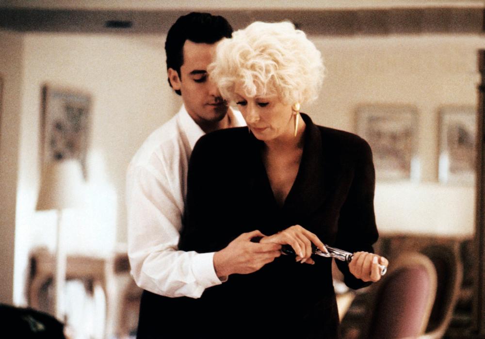 THE GRIFTERS, from left: John Cusack, Anjelica Huston, 1990. ©Miramax