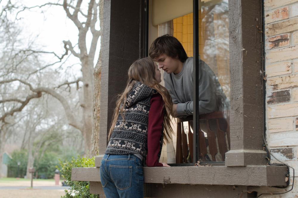 MEN, WOMEN & CHILDREN, from left: Kaitlyn Dever, Ansel Elgort, 2014. ph: Dale Robinette/©Paramount Pictures