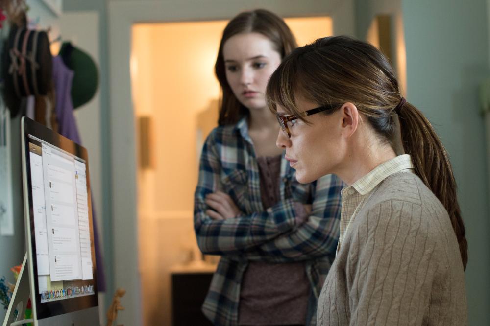 MEN, WOMEN & CHILDREN, from left: Kaitlyn Dever, Jennifer Garner, 2014. ph: Dale Robinette/©Paramount Pictures