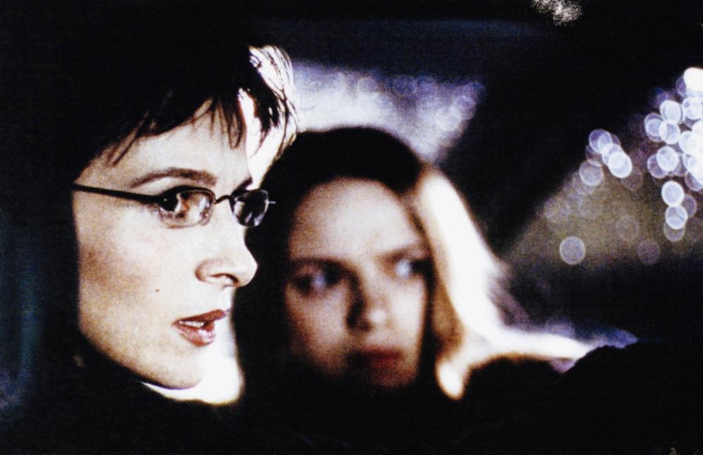 A FEW DAYS IN SEPTEMBER, (aka QUELQUES JOUR EN SEPTEMBRE), from left: Juliette Binoche, Sara Forestier, 2006, © Weinstein Company
