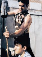 THE DEVIL'S BACKBONE, (aka EL ESPINAZO DEL DIABLO), Eduardo Noriega (top), Fernando Tielve, 2001, © Sony Pictures Classics